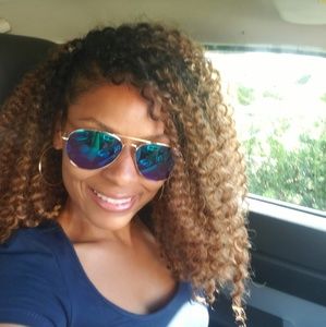 Meet your Posher, Dionne